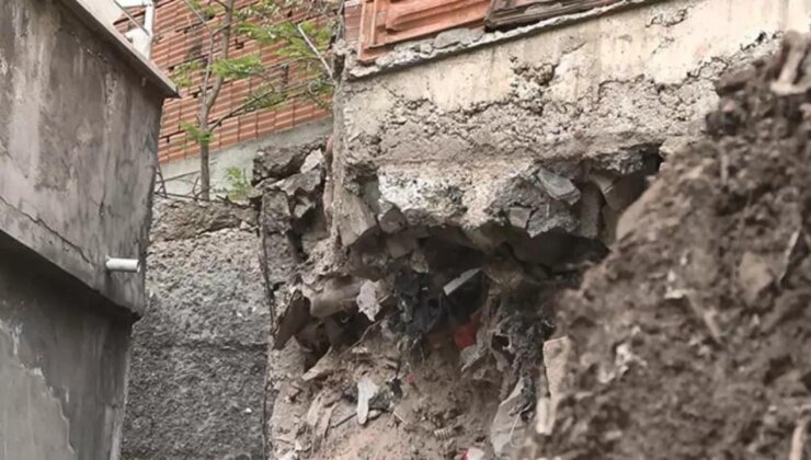 Eyüpsultan’da istinat duvarı çöktü: 5 bina tahliye edildi