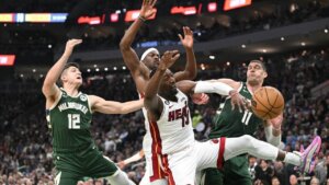 NBA’de Heat ve Knicks konferans yarı finaline kaldı