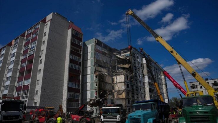 Rusya, Ukrayna’da sivil binaları vurdu: Meyyit sayısı 25’e yükseldi