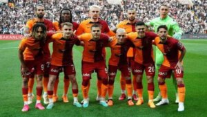 Galatasaraylı futbolcuyu yerden yere vurdular! Artık gitmeli’