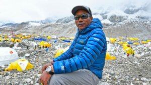 Nepalli dağcı 27. defa Everest’e tırmanarak tepe rekorunu egale etti
