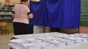 Yunanistan 9 milyon 800 bin seçmen genel seçim için sandık başında