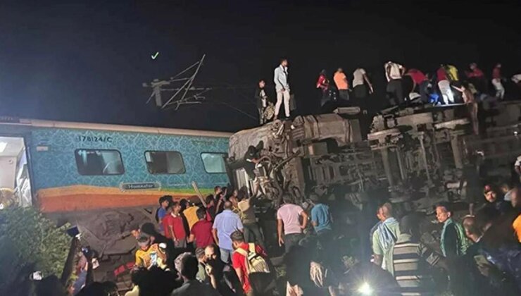 Hindistan’da katliam üzere kaza: 50 meyyit, 300 yaralı