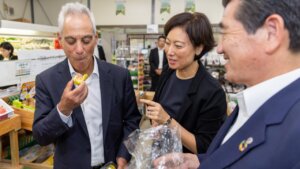 ABD’nin Tokyo Büyükelçisi, atık suyun boşaltıldığı Fukuşima’da deniz mahsulü yedi