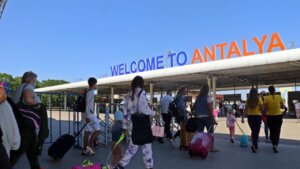 Bakan Uraloğlu: Antalya Havalimanı rekora imza attı