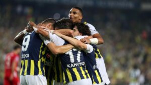 Fenerbahçe’nin farklı zaferi Hollanda basınında!