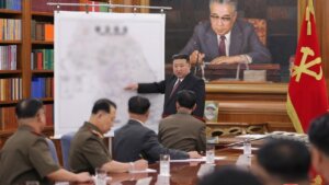 Kim Jong-un’dan harita önünde orduya tehlikeli talimat
