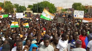 Nijer’deki askeri müdahale iddiası! Binlerce istekli harekete geçti!