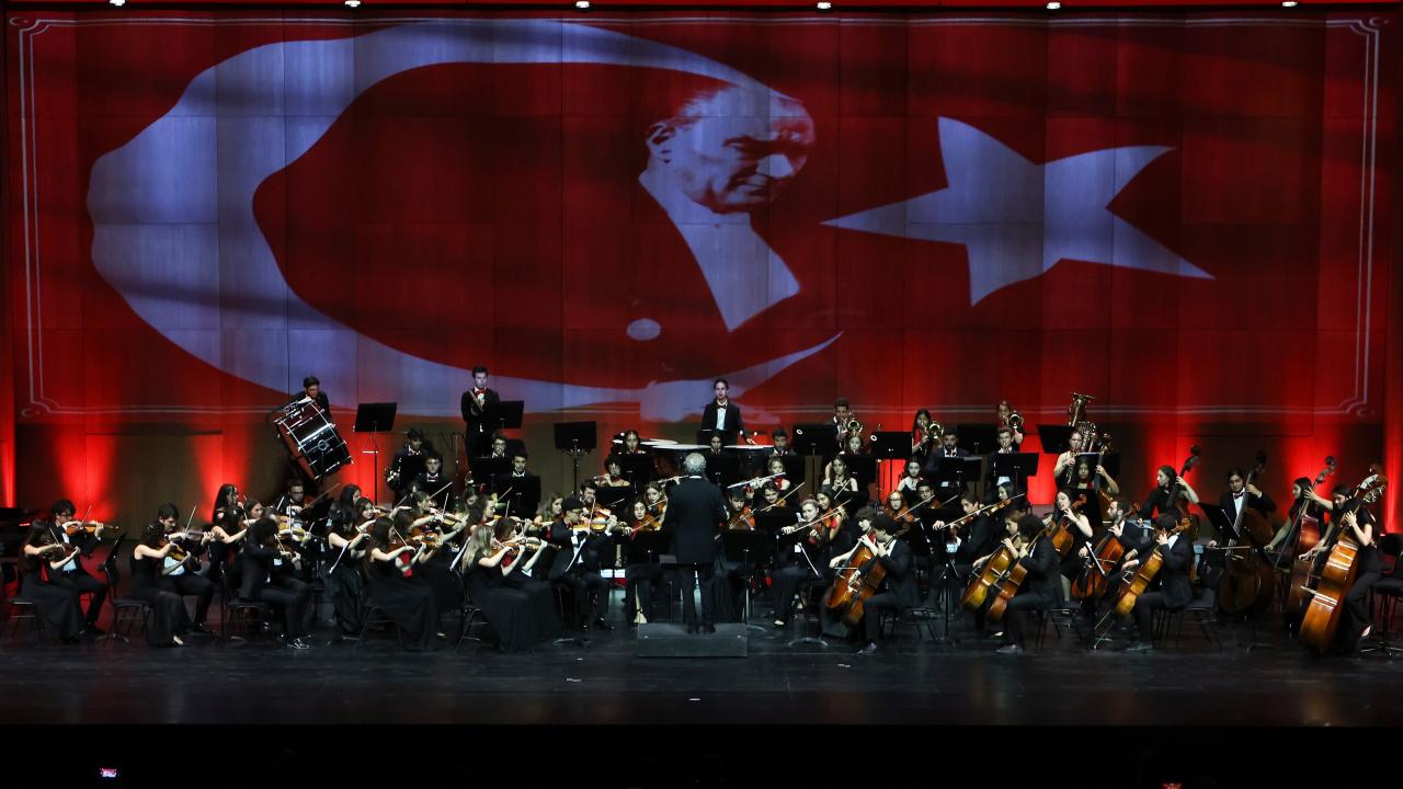 Cumhuriyet’in 100’üncü yılı TUGFO konseri ile kutlandı