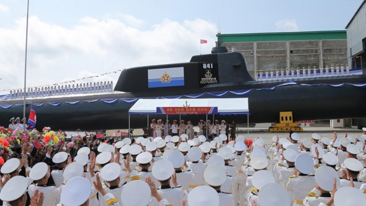 Kuzey Kore birinci taktik nükleer denizaltısını tanıttı: Seçilen tarih dikkat çekti