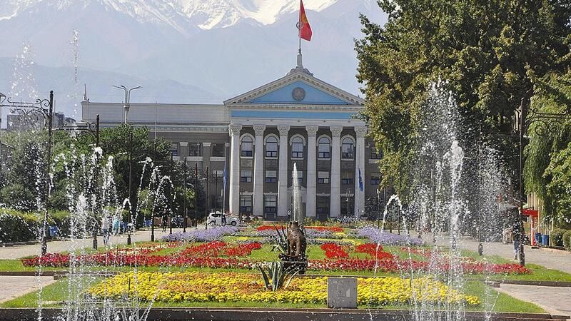 Kırgızistan Meclisi, ülkenin bayrağı